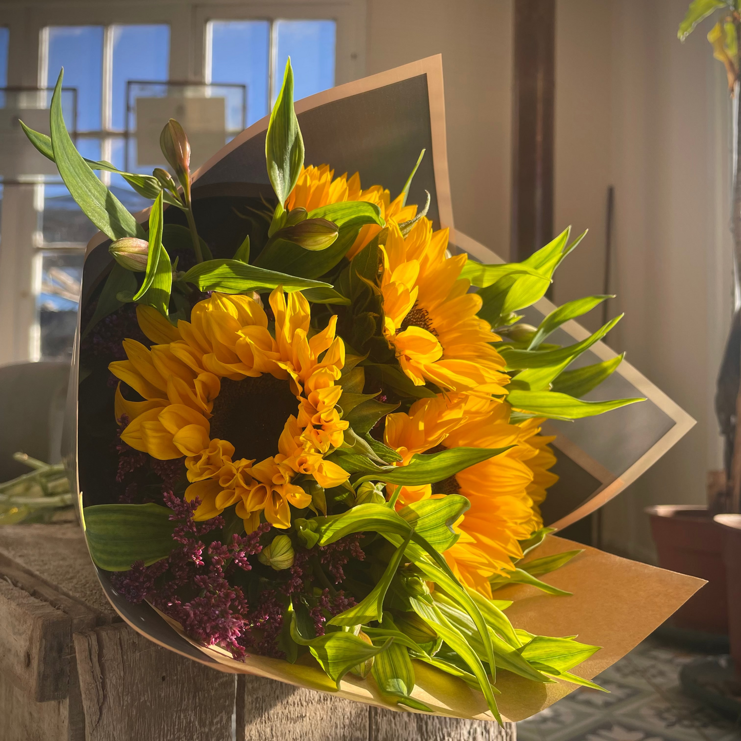 Ramo de Girasoles y Astromelias