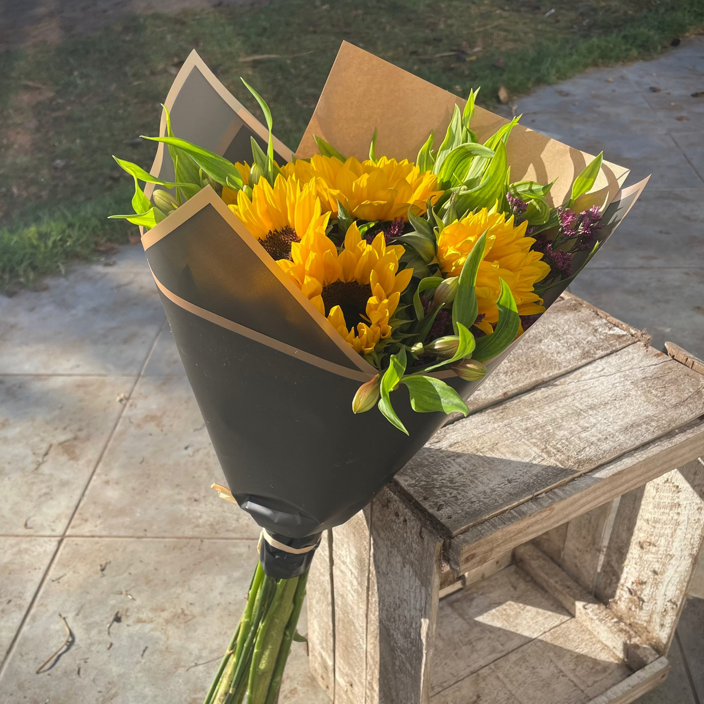 Ramo de Girasoles y Astromelias