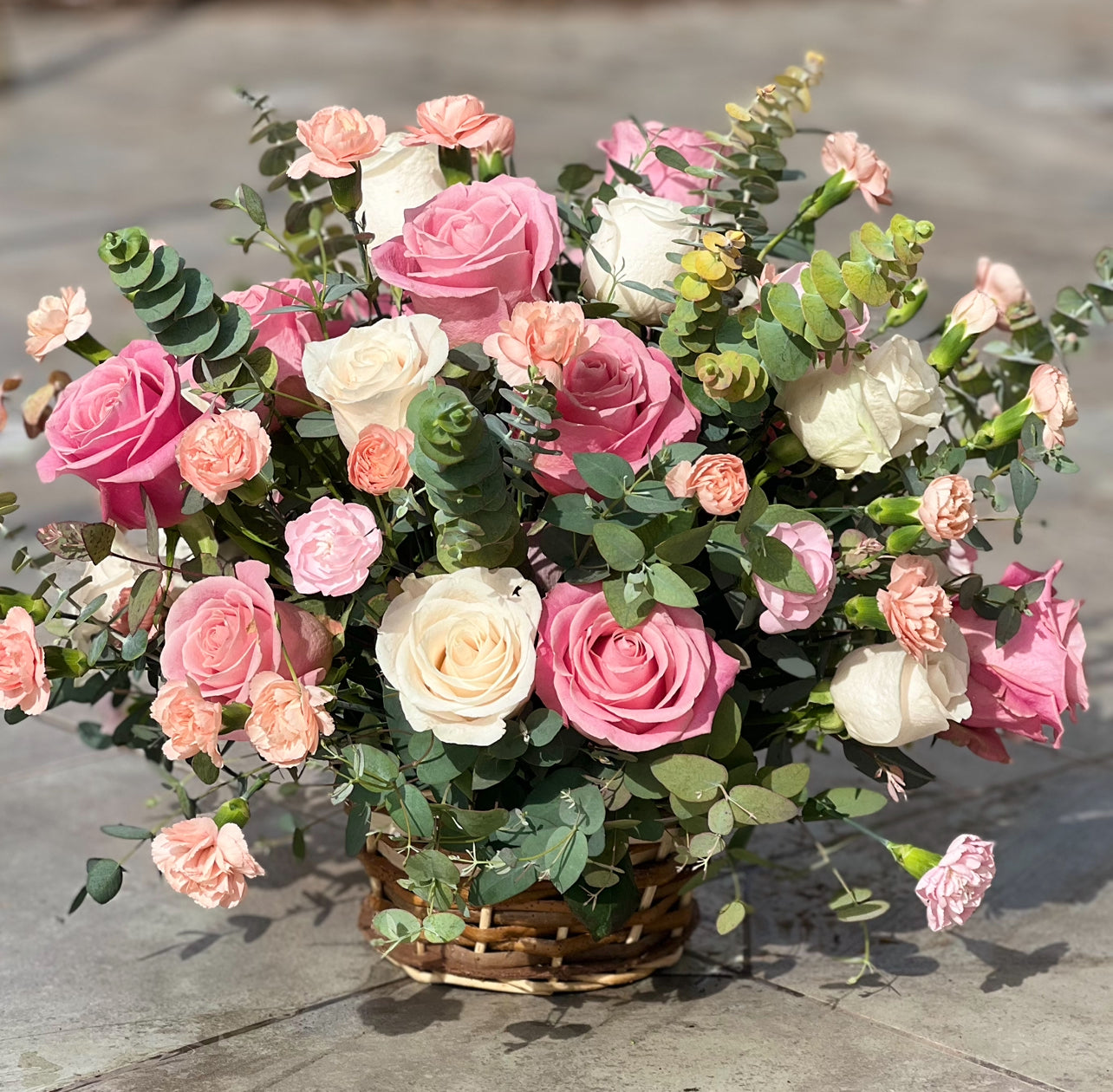 Canasto de Rosas Rosadas