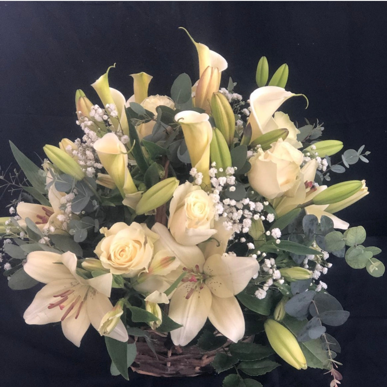 Canasto Mix Flores Blancas